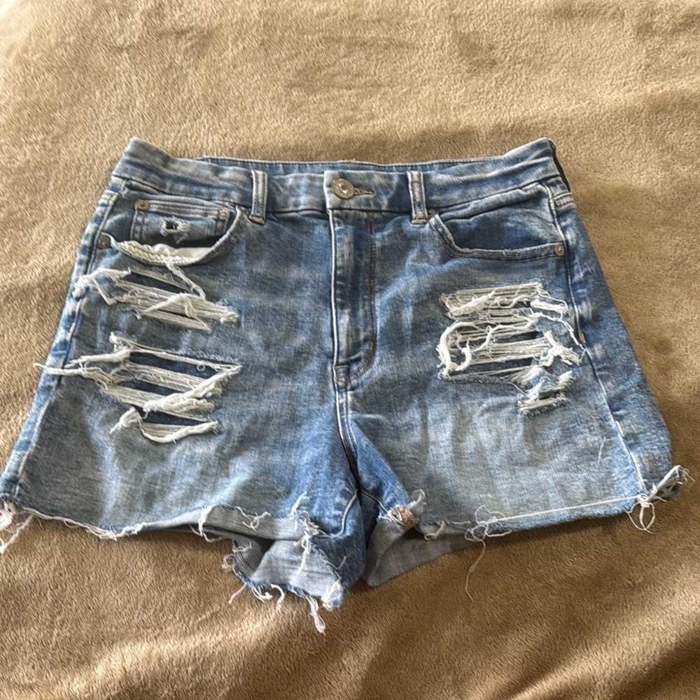 American‎ Eagle Woman’s Curvy Hi Rise Distressed Denim Women's Shorts